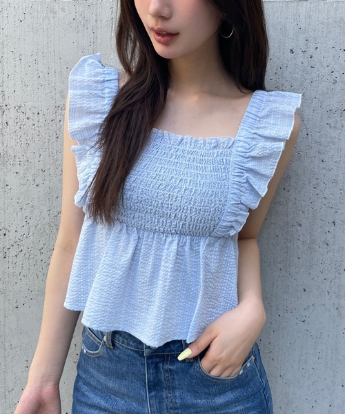 FOREVER 21（フォーエバー トゥエンティーワン）の「【2025SS】フリルコンパクトシャーリングブラウス（Tシャツ/カットソー・レディース・ブラック/ブルー/チェック/ホワイト・FREE）」の3枚目の写真