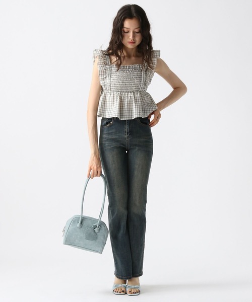 FOREVER 21（フォーエバー トゥエンティーワン）の「【2025SS】フリルコンパクトシャーリングブラウス（Tシャツ/カットソー・レディース・ブラック/ブルー/チェック/ホワイト・FREE）」の7枚目の写真