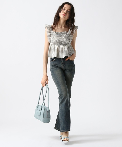 FOREVER 21（フォーエバー トゥエンティーワン）の「【2025SS】フリルコンパクトシャーリングブラウス（Tシャツ/カットソー・レディース・ブラック/ブルー/チェック/ホワイト・FREE）」の8枚目の写真