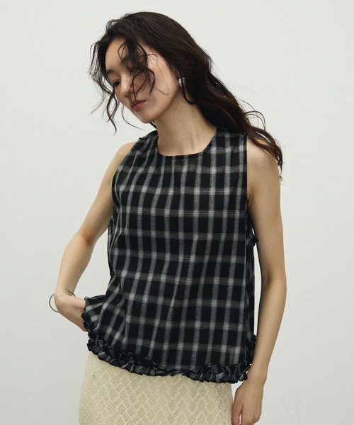 Lutim by u（ルチバイユー）の「Cotton Check Pattern frills Hem Blouse / コットンチェックパターンフリル裾ブラウス（シャツ/ブラウス・レディース・ブラック/ブラウン・FREE）」の2枚目の写真