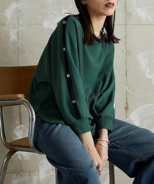 Soiunique（スワユニーク）の「肩ボタン付ドルマンシルエット配色プルオーバー ［Soiunique］（Tシャツ/カットソー・レディース・ダークグリーン系/ブラック系・01/02）」の9枚目の写真
