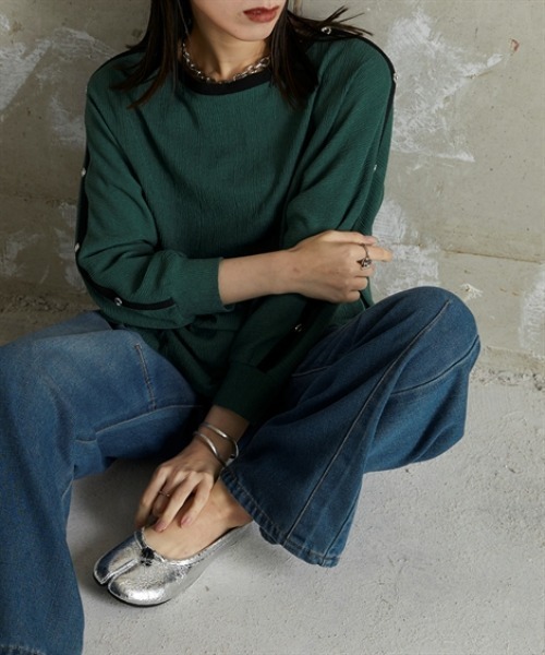 Soiunique（スワユニーク）の「肩ボタン付ドルマンシルエット配色プルオーバー ［Soiunique］（Tシャツ/カットソー・レディース・ダークグリーン系/ブラック系・01/02）」の8枚目の写真