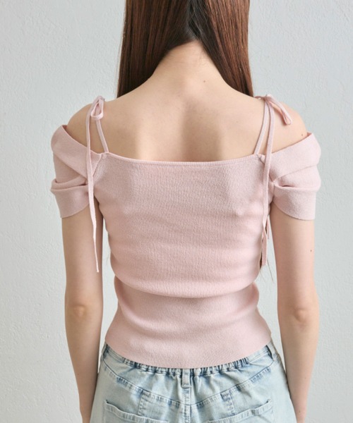 OLIVE des OLIVE(オリーブデオリーブ)の「肩リボンオフショルニット(Tシャツ/カットソー・レディース・ピンク/チャコールグレー/オフホワイト・FREE)」の7枚目の写真