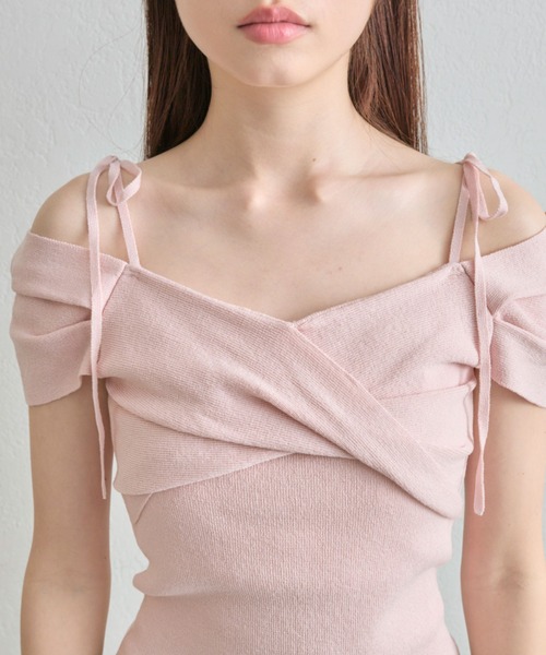 OLIVE des OLIVE(オリーブデオリーブ)の「肩リボンオフショルニット(Tシャツ/カットソー・レディース・ピンク/チャコールグレー/オフホワイト・FREE)」の6枚目の写真