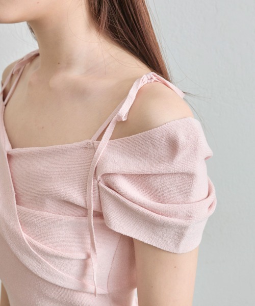 OLIVE des OLIVE(オリーブデオリーブ)の「肩リボンオフショルニット(Tシャツ/カットソー・レディース・ピンク/チャコールグレー/オフホワイト・FREE)」の5枚目の写真