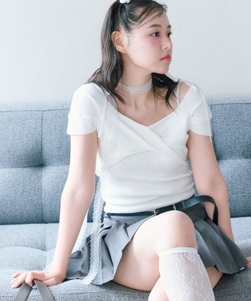 OLIVE des OLIVE(オリーブデオリーブ)の「肩リボンオフショルニット(Tシャツ/カットソー・レディース・ピンク/チャコールグレー/オフホワイト・FREE)」の19枚目の写真