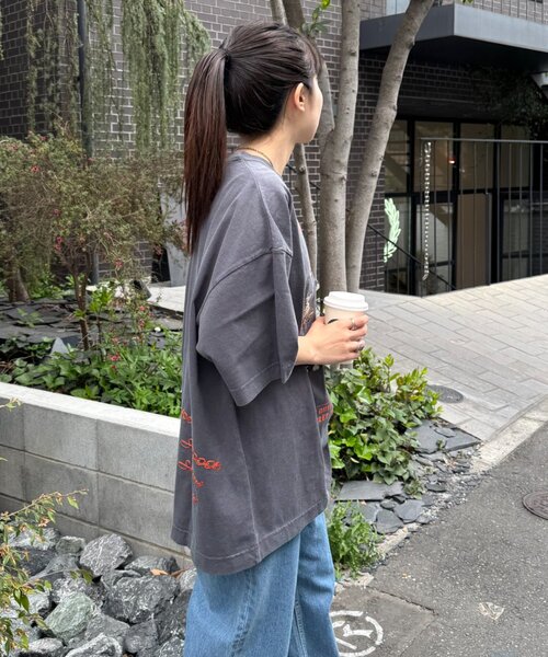 SOUNDSGOOOOD（サウンズグッド）の「【SOUNDS GOOOOD】パウダー加工プリント&刺繍TEE（Tシャツ/カットソー・レディース・チャコールグレー/ライトグレー/グリーン/ピンク/ブラック/パープル・ONE SIZE）」の14枚目の写真