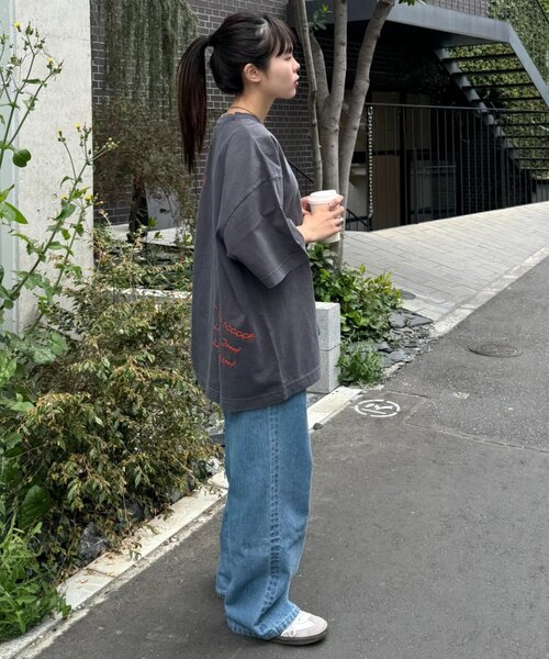 SOUNDSGOOOOD（サウンズグッド）の「【SOUNDS GOOOOD】パウダー加工プリント&刺繍TEE（Tシャツ/カットソー・レディース・チャコールグレー/ライトグレー/グリーン/ピンク/ブラック/パープル・ONE SIZE）」の16枚目の写真