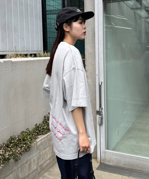 SOUNDSGOOOOD（サウンズグッド）の「【SOUNDS GOOOOD】パウダー加工プリント&刺繍TEE（Tシャツ/カットソー・レディース・チャコールグレー/ライトグレー/グリーン/ピンク/ブラック/パープル・ONE SIZE）」の20枚目の写真