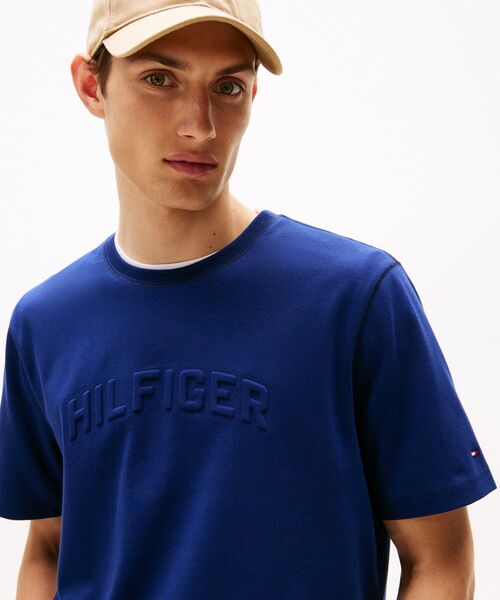 TOMMY HILFIGER(トミーヒルフィガー)の「ヒルフィガーアーチエンボスTシャツ(Tシャツ/カットソー・メンズ・ネイビー/グレー・LARGE/MEDIUM/SMALL/X-LARGE)」の3枚目の写真