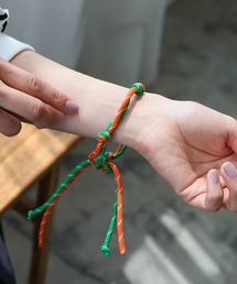 VitaFelice（ヴィータフェリーチェ）の「パラコードアンクレット ブレスレット チャーム バイカラー ストラップ キーホルダー（アンクレット）」