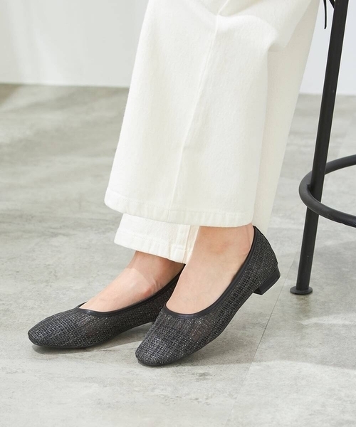 a.v.v(アーヴェヴェ)の「メッシュパンプス(パンプス・レディース・ベージュ/ブラック・24.5/23.5)」の2枚目の写真