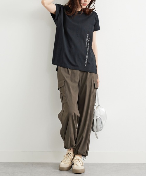 BELLUNA PLUS(ベルーナ)の「ラメプリント縦ロゴゆったりプルオーバー(Tシャツ/カットソー・レディース・ブラック/イエロー・MEDIUM/LARGE/X-LARGE)」の6枚目の写真