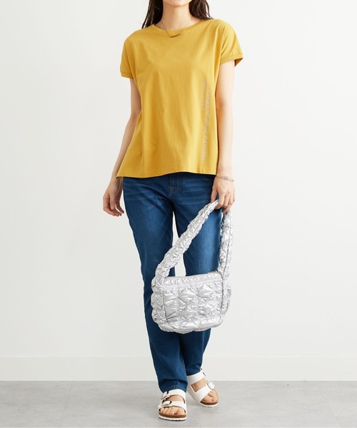 BELLUNA PLUS(ベルーナ)の「ラメプリント縦ロゴゆったりプルオーバー(Tシャツ/カットソー・レディース・ブラック/イエロー・MEDIUM/LARGE/X-LARGE)」の9枚目の写真