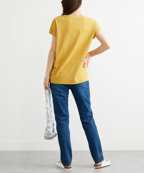 BELLUNA PLUS(ベルーナ)の「ラメプリント縦ロゴゆったりプルオーバー(Tシャツ/カットソー・レディース・ブラック/イエロー・MEDIUM/LARGE/X-LARGE)」の11枚目の写真