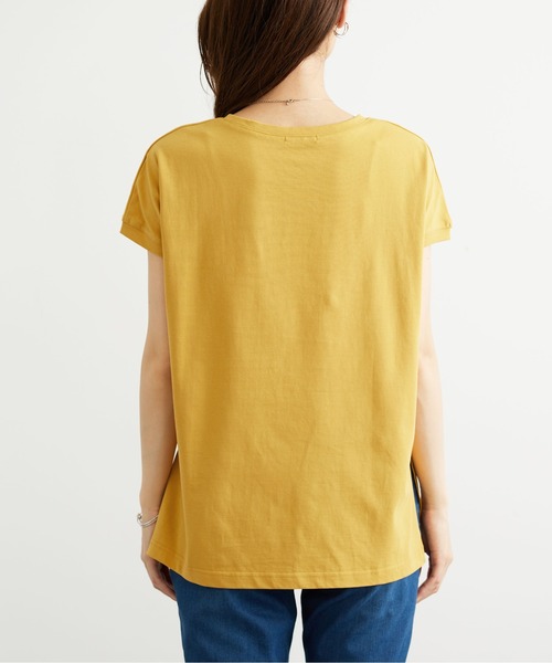 BELLUNA PLUS(ベルーナ)の「ラメプリント縦ロゴゆったりプルオーバー(Tシャツ/カットソー・レディース・ブラック/イエロー・MEDIUM/LARGE/X-LARGE)」の14枚目の写真