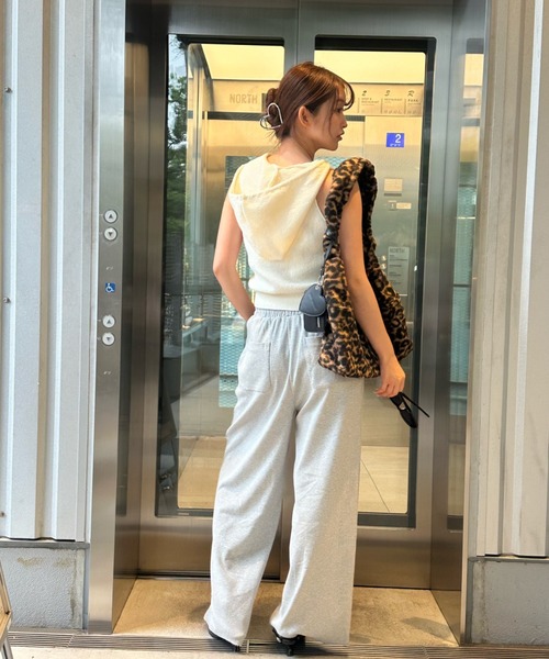 RAY CASSIN(レイカズン)の「スキッパーアメスリ胸刺繍フードニット(ニット/セーター・レディース・グレー/アイボリー/ブラック・FREE)」の10枚目の写真