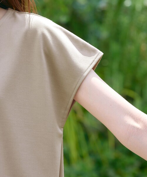 Tiaclasse(ティアクラッセ)の「シャツドッキングフレンチスリーブカットソー(Tシャツ/カットソー・レディース・ベージュ/ターコイズブルー/ブラック・M/L)」の7枚目の写真