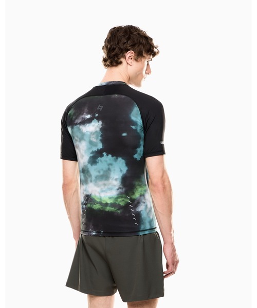 EMPORIO ARMANI EA7（エンポリオアルマーニイーエーセブン）の「<オンライン限定>【エンポリオ アルマーニ EA7】Dynamic Athlete Tシャツ VIGOR7テクニカルファブリック プリント（Tシャツ/カットソー・メンズ・ブラック系その他・LARGE/MEDIUM/SMALL/X-LARGE/X-SMALL）」の4枚目の写真