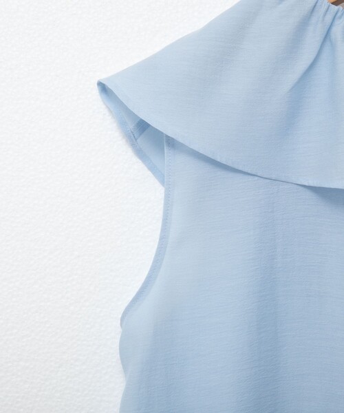 NOLLEY’S Sophi（ノーリーズソフィ）の「シアーラッフルノースリーブブラウス（シャツ/ブラウス・レディース・ブラック/オフホワイト/サックスブルー・38/36）」の6枚目の写真