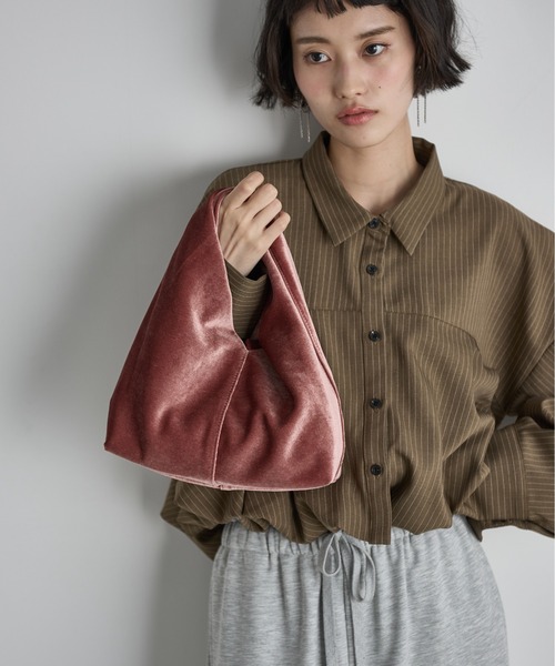 THE YOn(ザヨン)の「ツイストワンハンドルバッグ(ハンドバッグ・レディース・ブラック/ブラウン/グリーン/ピンク・FREE)」の7枚目の写真