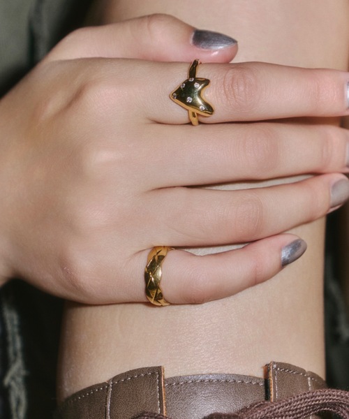 DTYYPE(ドタイプ)の「キルティング風シンプルリング(リング・レディース・シルバー/ゴールド・FREE)」の3枚目の写真