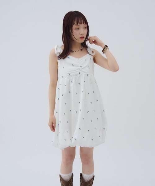 w closet（ダブルクローゼット）の「肩リボンバルーンキャミワンピース（ワンピース・レディース・オフホワイト/ブラック/サックスブルー・FREE）」の17枚目の写真
