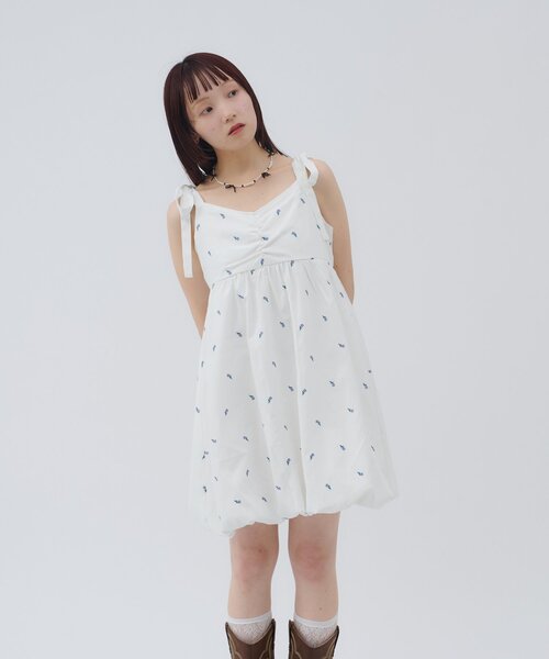 w closet（ダブルクローゼット）の「肩リボンバルーンキャミワンピース（ワンピース・レディース・オフホワイト/ブラック/サックスブルー・FREE）」の15枚目の写真