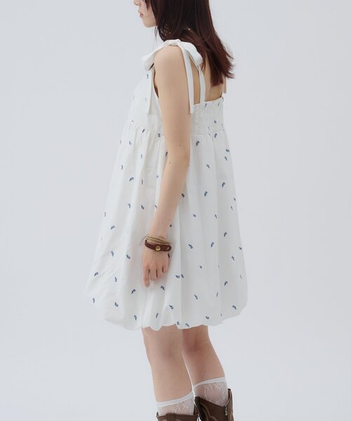 w closet（ダブルクローゼット）の「肩リボンバルーンキャミワンピース（ワンピース・レディース・オフホワイト/ブラック/サックスブルー・FREE）」の12枚目の写真