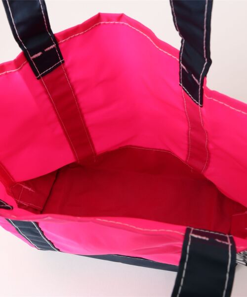 Drifter(ドリフター)の「BUCKEYE MEDIUM TOTE/バックアイミディアムトート(トートバッグ・レディース・ブラック/イエロー×グレー/ピンク系その他/ブラウン/タン/グリーン系カモフラージュ/レオパード/パープル系その他/ベージュ系その他/グリーン系その他2/ブラック×グリーン/ベージュ系・FREE)」の13枚目の写真