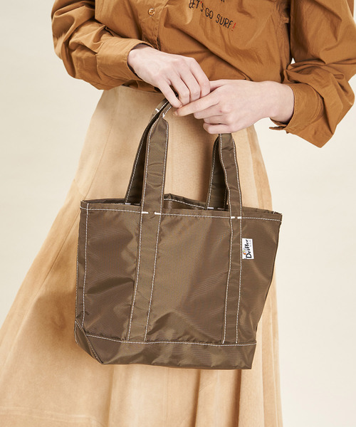 Drifter(ドリフター)の「BUCKEYE MEDIUM TOTE/バックアイミディアムトート(トートバッグ・レディース・ブラック/イエロー×グレー/ピンク系その他/ブラウン/タン/グリーン系カモフラージュ/レオパード/パープル系その他/ベージュ系その他/グリーン系その他2/ブラック×グリーン/ベージュ系・FREE)」の1枚目の写真