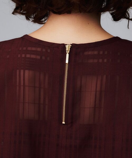 UNTITLED（アンタイトル）の「【セットアップ可/エレガント】シアーチェックTブラウス（シャツ/ブラウス・レディース・パープル系/チャコールグレー・48/44/04/03/02/01/00）」の6枚目の写真