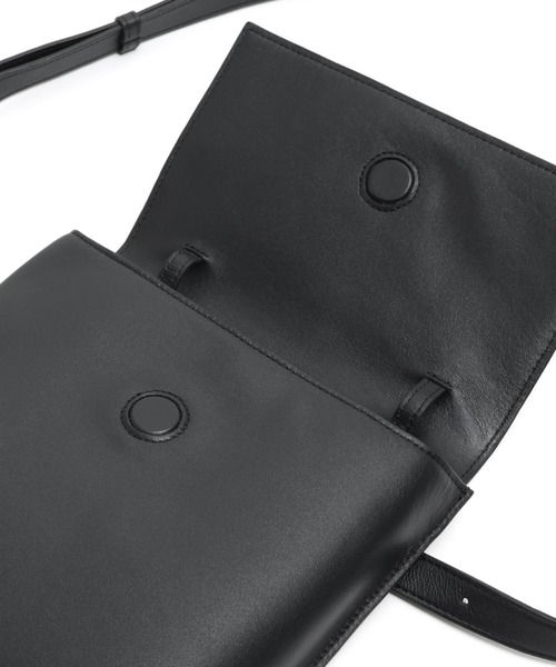 YArKA（ヤーカ）の「【YArKA/ヤーカ】real leather Flap 2way bag [paqi2] / フラップ2ウェイバッグ（ショルダーバッグ・メンズ・ブラック・FREE）」の4枚目の写真