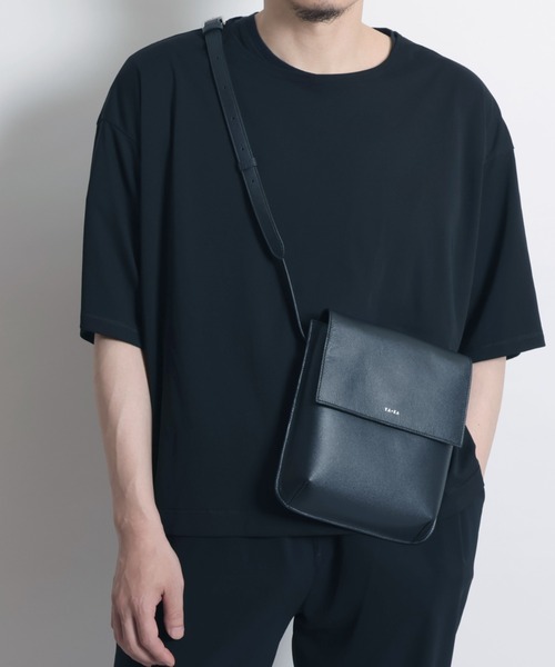 YArKA（ヤーカ）の「【YArKA/ヤーカ】real leather Flap 2way bag [paqi2] / フラップ2ウェイバッグ（ショルダーバッグ・メンズ・ブラック・FREE）」の2枚目の写真