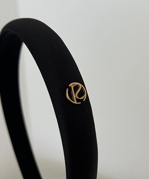 prose verse(プロズヴェール)の「サテンカチューシャ(カチューシャ・レディース・ブラック・FREE)」の2枚目の写真