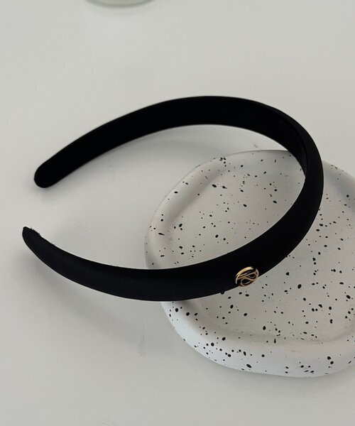 prose verse(プロズヴェール)の「サテンカチューシャ(カチューシャ・レディース・ブラック・FREE)」の4枚目の写真