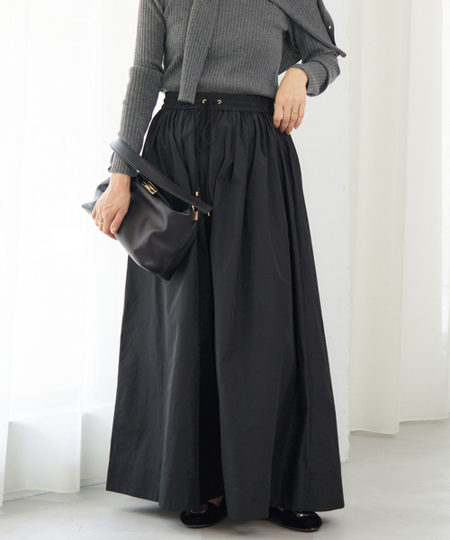 IENA（イエナ）の「メモリータフタギャザースカート（スカート・レディース・ブラック/ブラウン・36/38）」の2枚目の写真