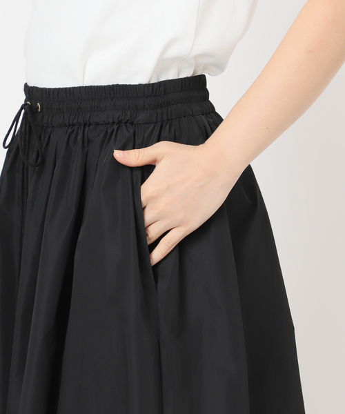 IENA（イエナ）の「メモリータフタギャザースカート（スカート・レディース・ブラック/ブラウン・36/38）」の15枚目の写真