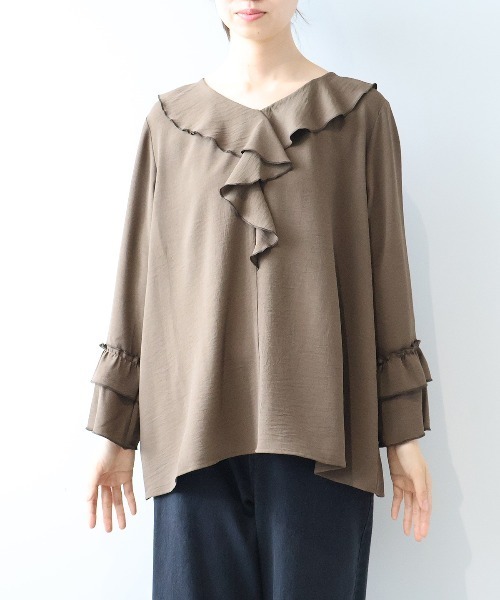 leswel(レスウェル)の「【L~5L 大きいサイズ】ラッフルフリルスリーブブラウス(シャツ/ブラウス・レディース・ダークブラウン/クリーム/ネイビー・5L/4L/3L/LL/L)」の16枚目の写真