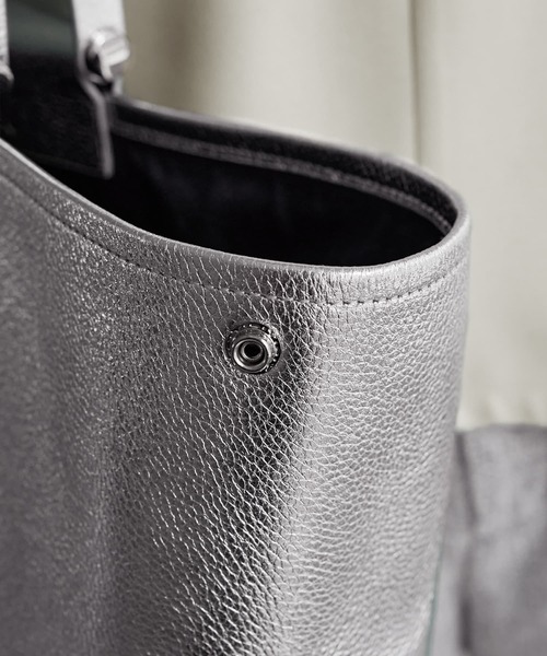 STYLE DELI（スタイルデリ）の「【DRESSDEN】レザーバッグ／L-01（トートバッグ・レディース・ブラック/シルバー/グレイッシュベージュ・FREE）」の12枚目の写真