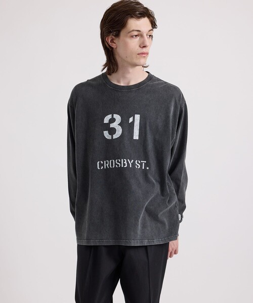 Saturdays NYC（サタデーズ ニューヨークシティ ）の「Crosby Stencil Print Relaxed LS Tee（Tシャツ/カットソー・メンズ・オリーブ/チャコールグレー・X-SMALL/XL/S/M/L）」の2枚目の写真