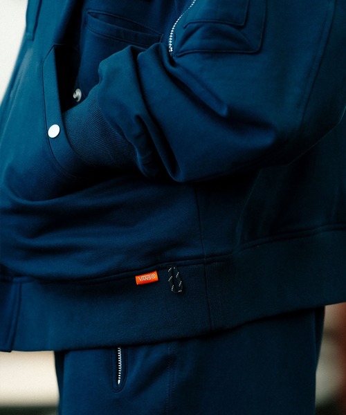 VANS（バンズ）の「HARAJUKU PUNK スウェット MA-1 ジャケット / Sweat MA-1 Jacket NAVY BLAZER VN000KETBO61（MA-1・メンズ・ブラック・LARGE）」の4枚目の写真