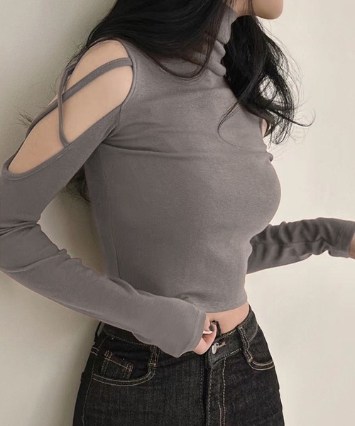 semuse(セミューズ)の「オープンショルダークロップド丈ハイネックロンT(Tシャツ/カットソー・レディース・ブラウン/ブラック/ダークグレー/ホワイト・M/L)」の3枚目の写真