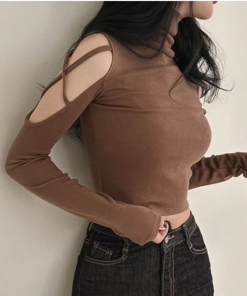 semuse(セミューズ)の「オープンショルダークロップド丈ハイネックロンT(Tシャツ/カットソー・レディース・ブラウン/ブラック/ダークグレー/ホワイト・M/L)」の11枚目の写真