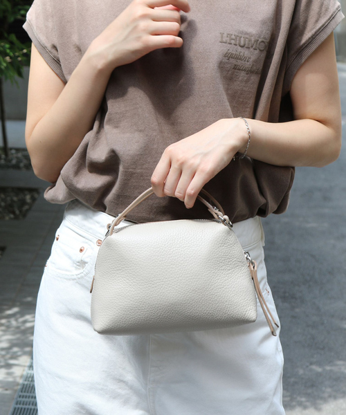 GIANNI CHIARINI(ジャンニ キアリーニ)の「【GIANNI CHIARINI/ジャンニ キアリーニ】ALIFA S アリファ レザーミニショルダーバッグ(ショルダーバッグ・レディース・グレイッシュベージュ/アイボリー/ブラック・フリー)」の1枚目の写真