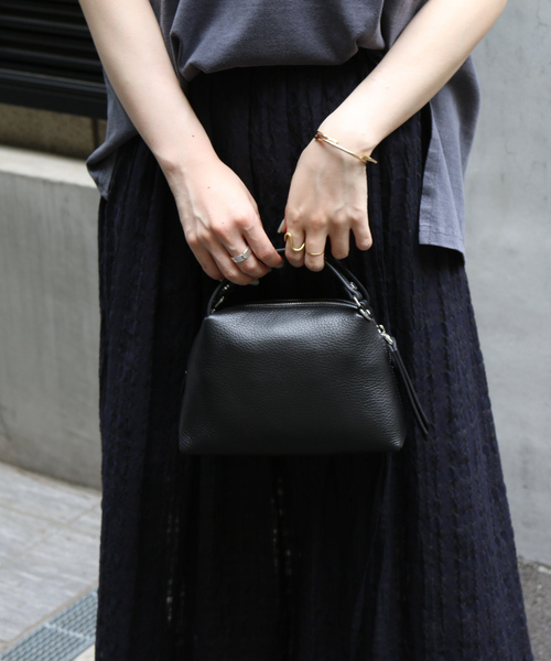 GIANNI CHIARINI(ジャンニ キアリーニ)の「【GIANNI CHIARINI/ジャンニ キアリーニ】ALIFA S アリファ レザーミニショルダーバッグ(ショルダーバッグ・レディース・グレイッシュベージュ/アイボリー/ブラック・フリー)」の5枚目の写真