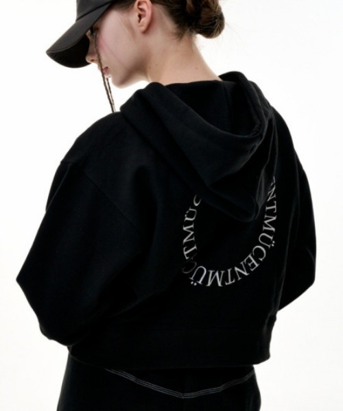 MUCENT(ムセント)の「◇MUCENT◇ブランド直輸入正規品/MUCENT アーク バック ロゴ フーディー MUCENT ARC BACK LOGO HOODIE(パーカー・レディース・ホワイト/ブラック/グレー・M/L)」の2枚目の写真