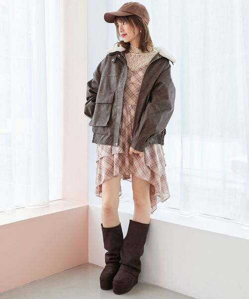 MAJESTIC LEGON(マジェスティックレゴン)の「ヴィンテージライク合皮ブルゾン(ブルゾン・レディース・ブラウン/ブラック系その他2/ブラック・MEDIUM)」の4枚目の写真