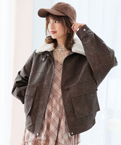 MAJESTIC LEGON(マジェスティックレゴン)の「ヴィンテージライク合皮ブルゾン(ブルゾン・レディース・ブラウン/ブラック系その他2/ブラック・MEDIUM)」の7枚目の写真