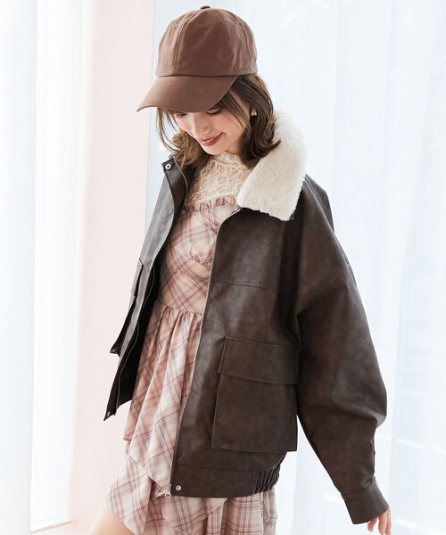 MAJESTIC LEGON(マジェスティックレゴン)の「ヴィンテージライク合皮ブルゾン(ブルゾン・レディース・ブラウン/ブラック系その他2/ブラック・MEDIUM)」の8枚目の写真